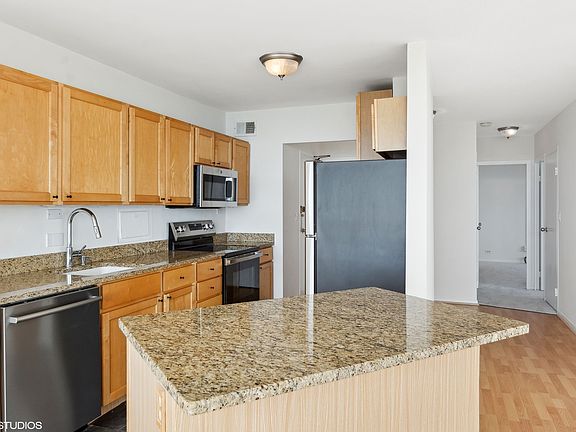 5th image of 3900 N Lake Shore Dr APT 18K