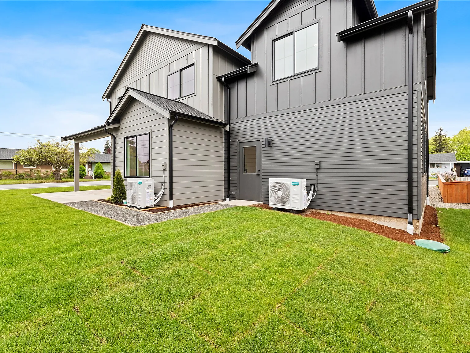 4 bed, 2.5 bath, 2438 sqft, $2,950 — Photo 4