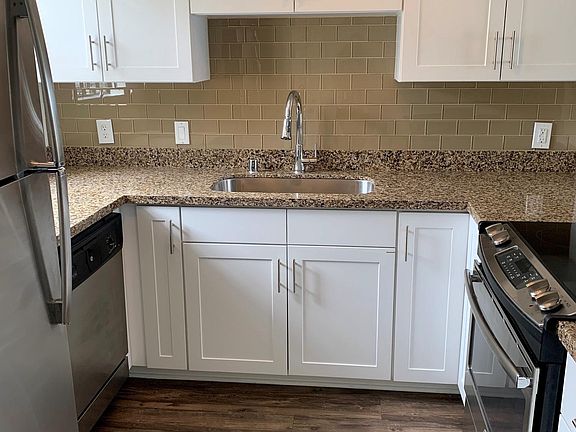 Upgraded Kitchen with Stainless Steel Appliances