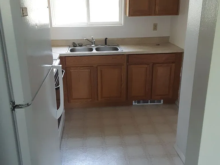 27 Cherry St — Photo 2