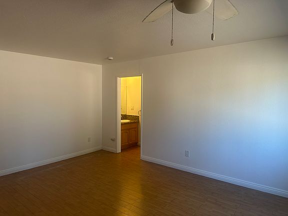 5th image of 10903 Camarillo St APT 102