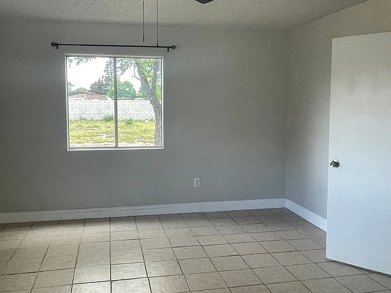 265 Hudson Dr — Photo 8