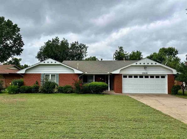 1916 Meadowbrook St, Ponca City, OK 74604