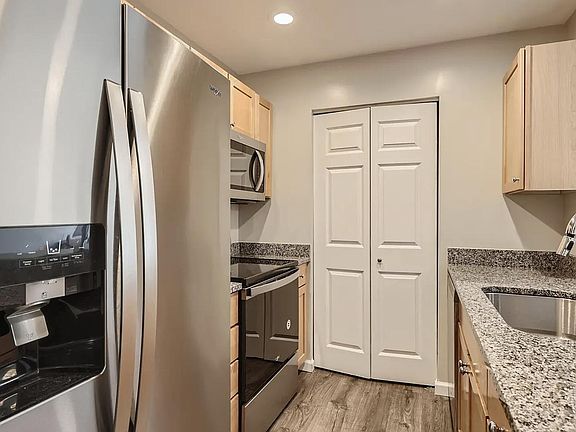 3rd image of 475 W 12th Ave Unit 8G