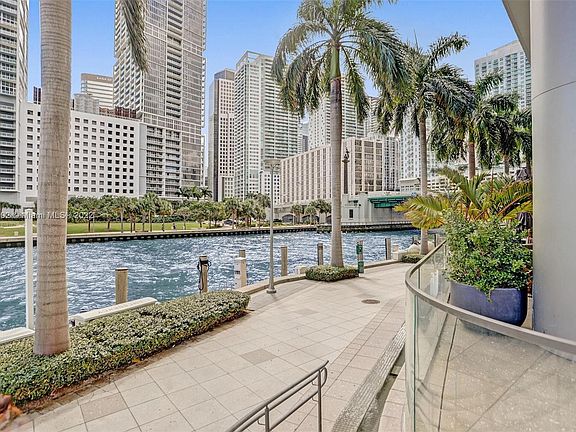 4th image of 200 Biscayne Boulevard Way Unit 37