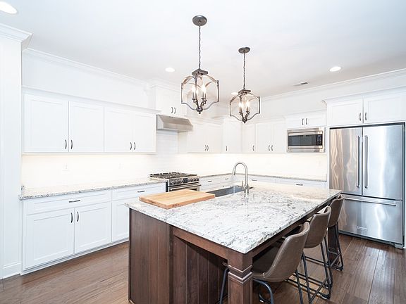 5th image of 117 Glen Alden Cir