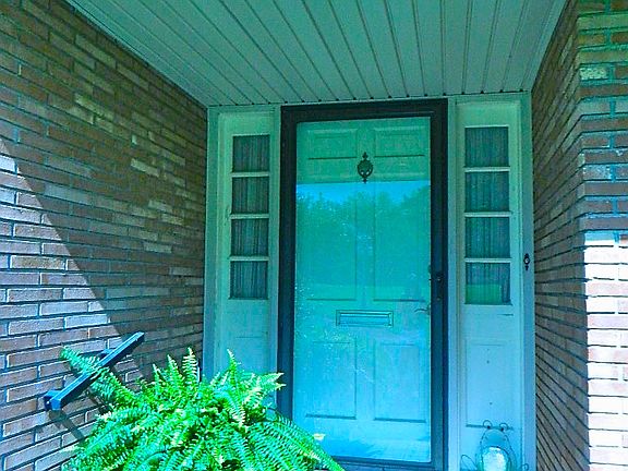 3rd image of 1761 Hawthorne Ln