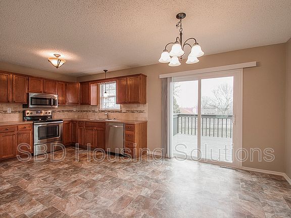 4th image of 1104 NE Sunnyside Ln