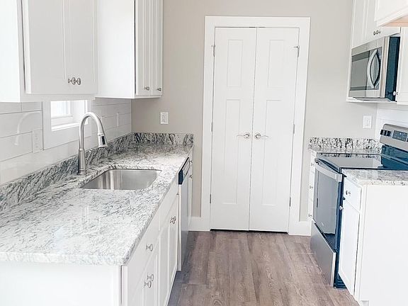 3rd image of 3735 Keri Ln NE