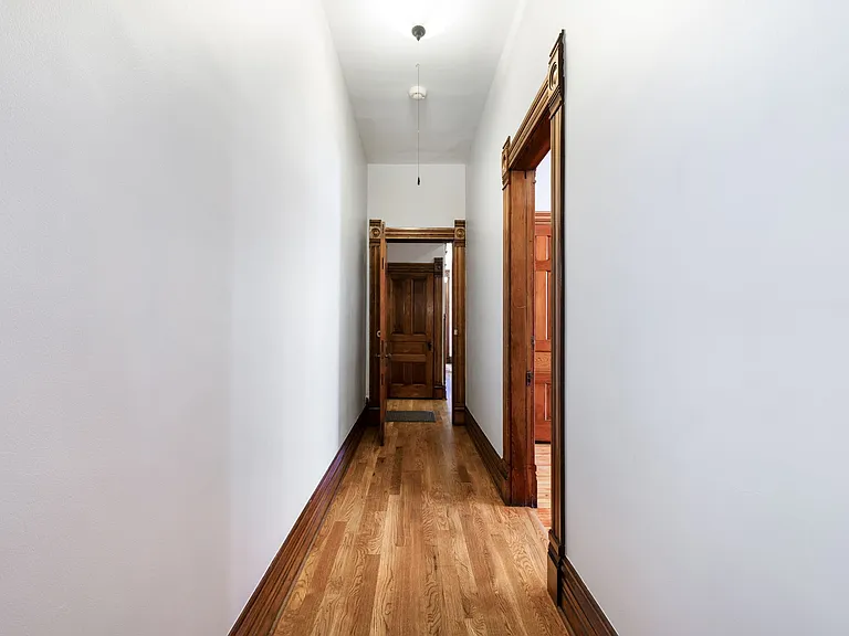 529 S 3rd St — Photo 30
