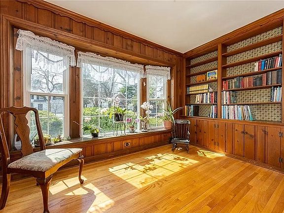 3rd image of 2479 Newbury Dr
