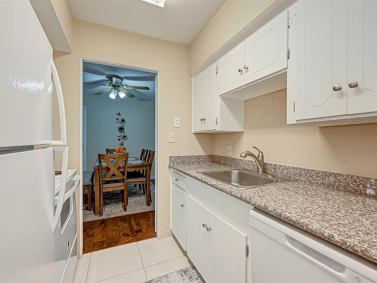 2121 Fountain View Dr #16 — Photo 17