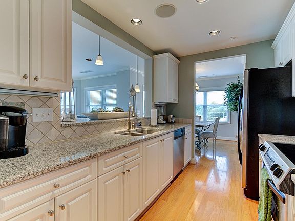 5th image of 100 Bridgewater Pointe Pl Unit 501