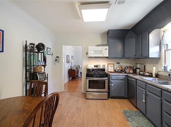 4th image of 3824 Cypress St