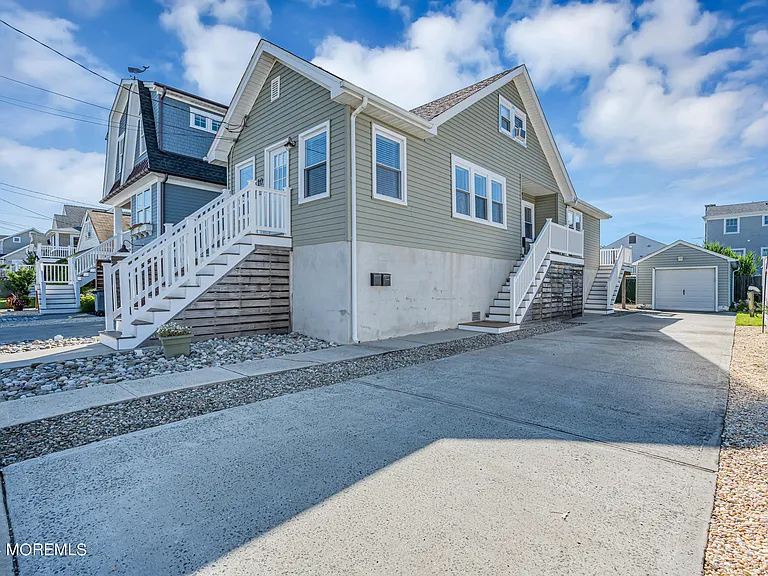 10 Pershing Ave #FRONT — Photo 15