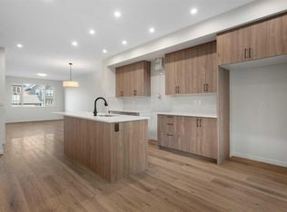 49 SE Annette Lndg NW, Calgary, AB T3R2G3