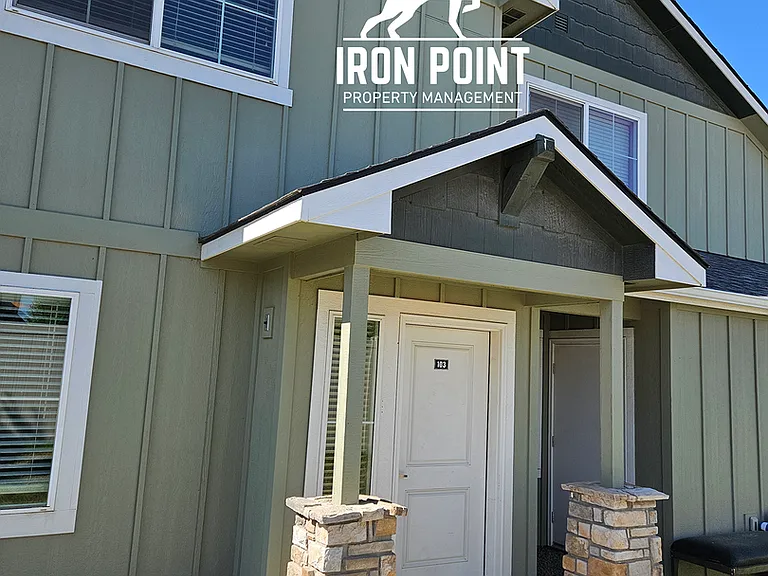 811 E Wandering Ln — Photo 1