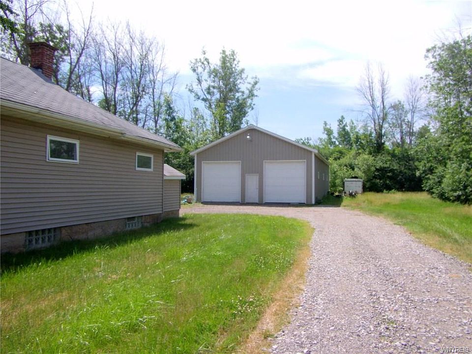 2nd image of 1606 Ferry Rd