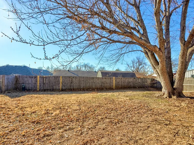 302 N Briarwood St — Photo 17