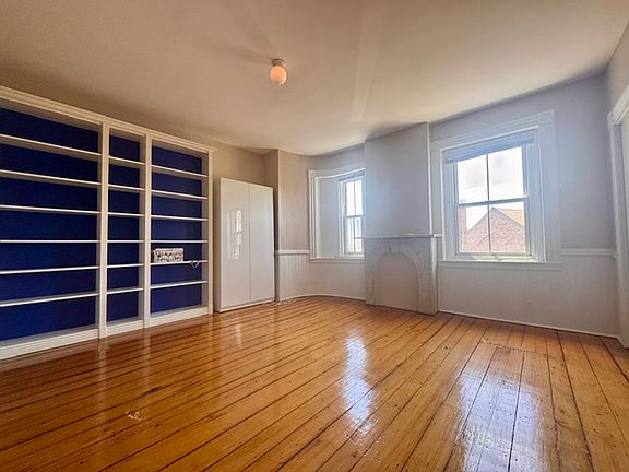 4th image of 42 Chestnut St #Penthouse