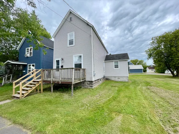 810 Lizzie St, Sault Sainte Marie, MI 49783