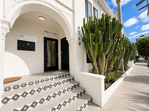 976 N El Centro Ave #976A Photo 1