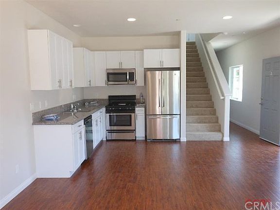 4th image of 871 Humbert Ave