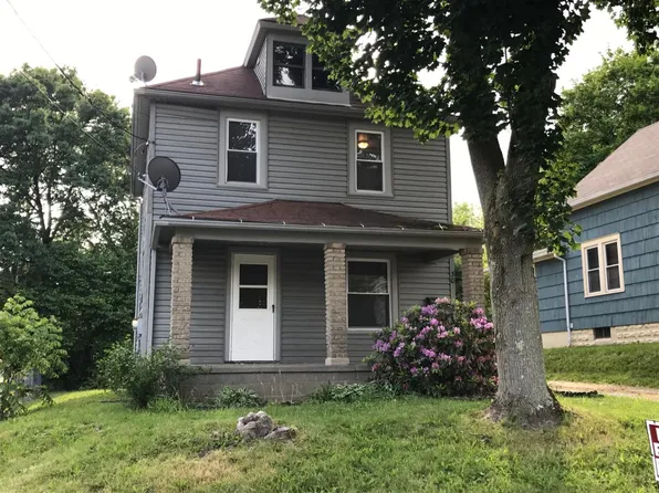 30 25th St SW, Barberton, OH 44203