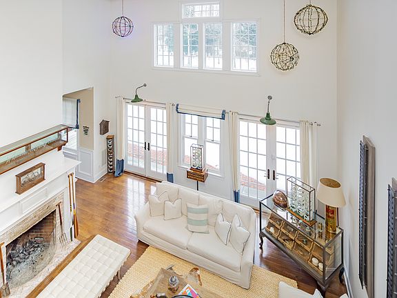 4th image of 23 Fair Hills Ln