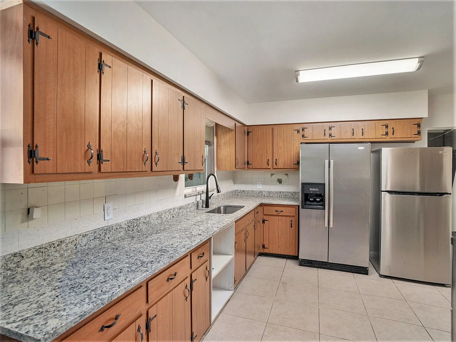 4 bed, 2.0 bath, 1886 sqft, $797 — Photo 3