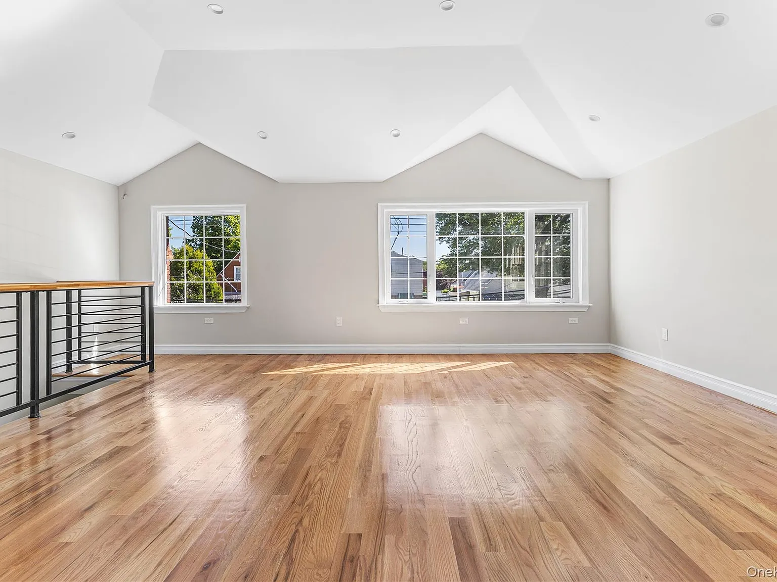 3 bed, 2.0 bath, 1000 sqft, $3,500 — Photo 2