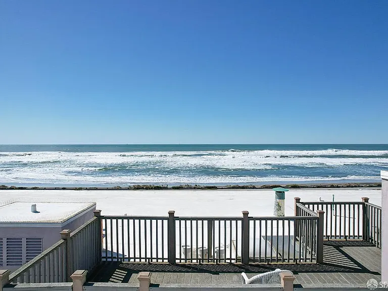 2090 Great Hwy #206 — Photo 4