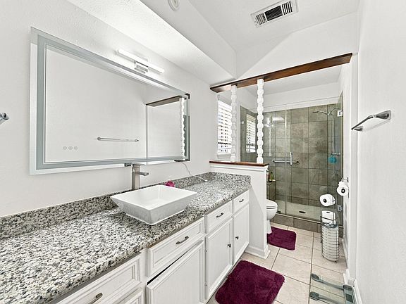 2nd image of 2314 Verhalen Ave