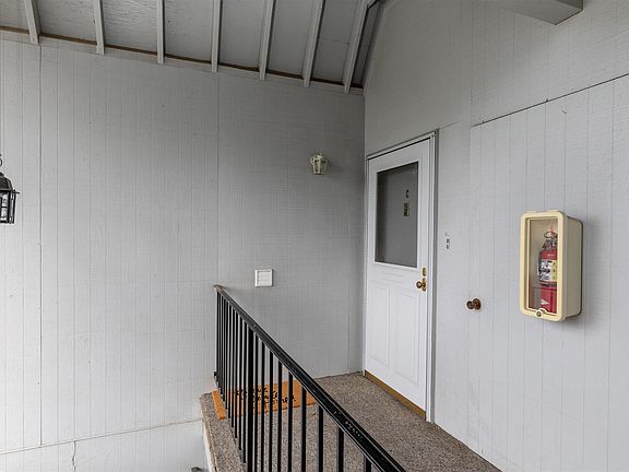 4th image of 2401 W Canal Dr