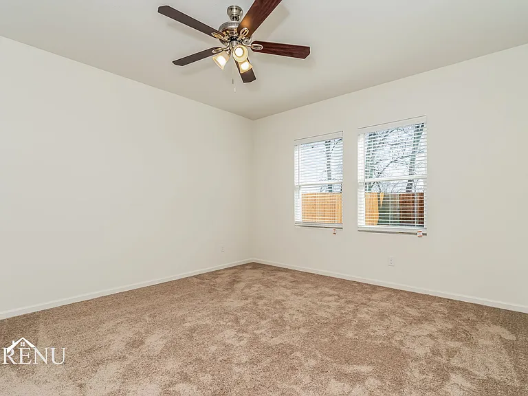 692 Wellington Dr — Photo 36