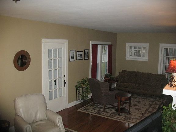 5th image of 353 N William St