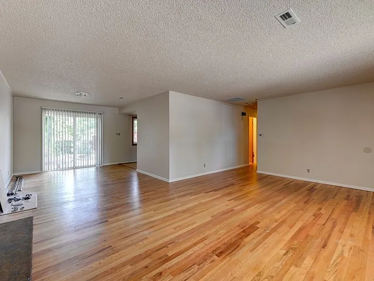 3895 Elmhurst Pl — Photo 5