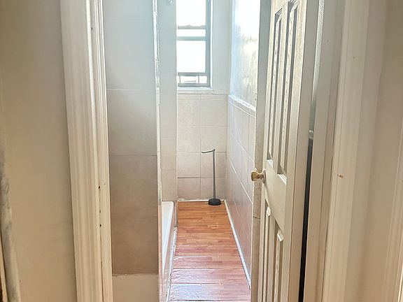 5th image of 560 Lincoln Pl APT H