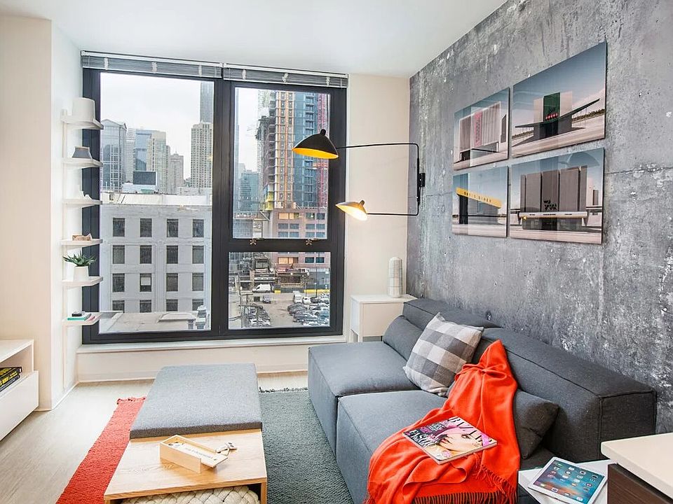 1st image of 116 W Superior St #206