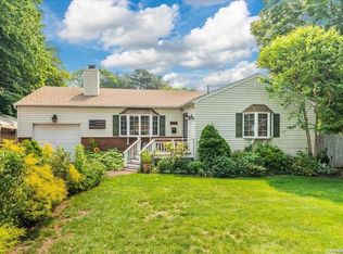 1209 Oak Ave, West Islip, NY 11795