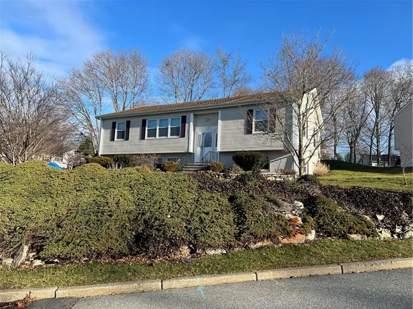 36 Crestwood Dr, West Warwick, RI 02893