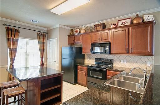 4th image of 161 Forest Dr #161