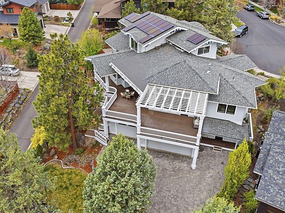 3rd image of 2433 NW Sacagawea Ln