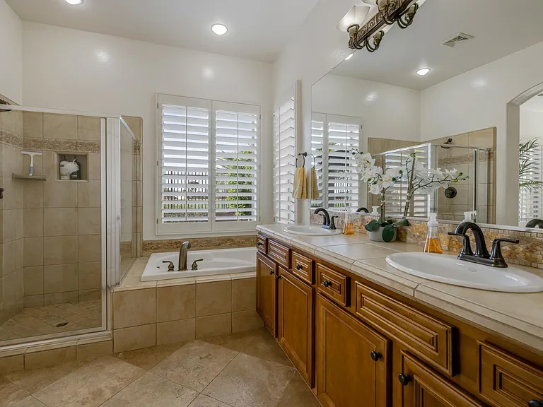 4176 E Clubview Dr — Photo 14