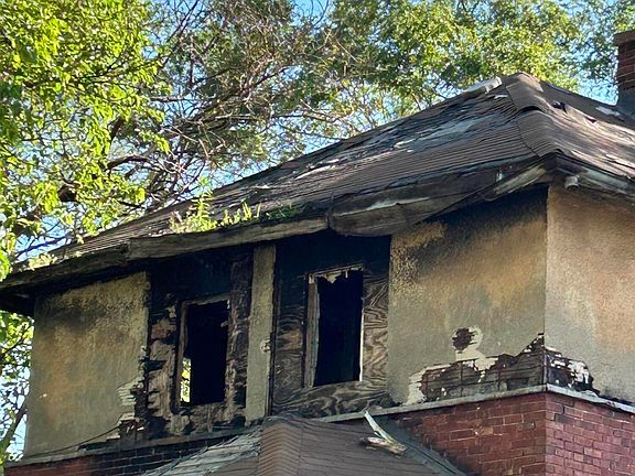 4th image of 547 Madison St