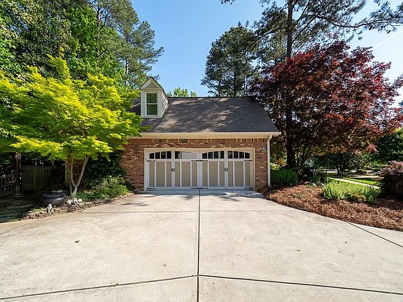 5th image of 596 Timberlea Lake Ct NE