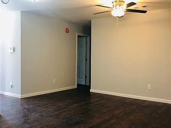 4th image of 3220 Pacesetter Dr