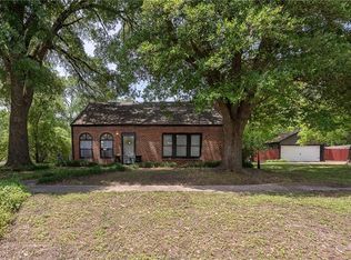 307 N Madison St, Madisonville, TX 77864