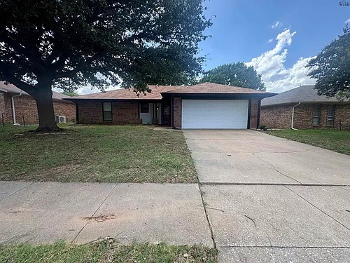 2113 Selma Dr Photo 1