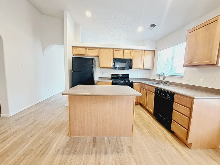 2811 Desert Sage Ave SW — Photo 6